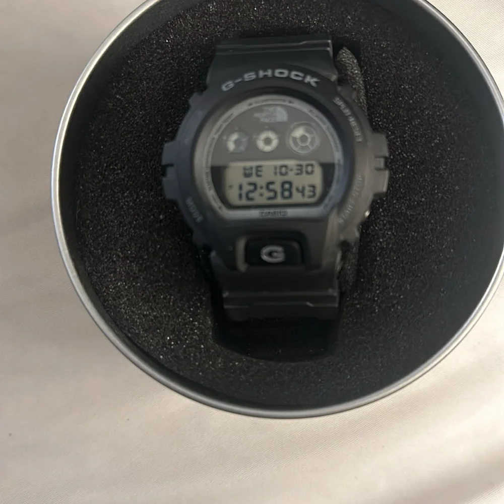 100 percent authentic supreme/north face/Gshock watch in black. Drop FW22.